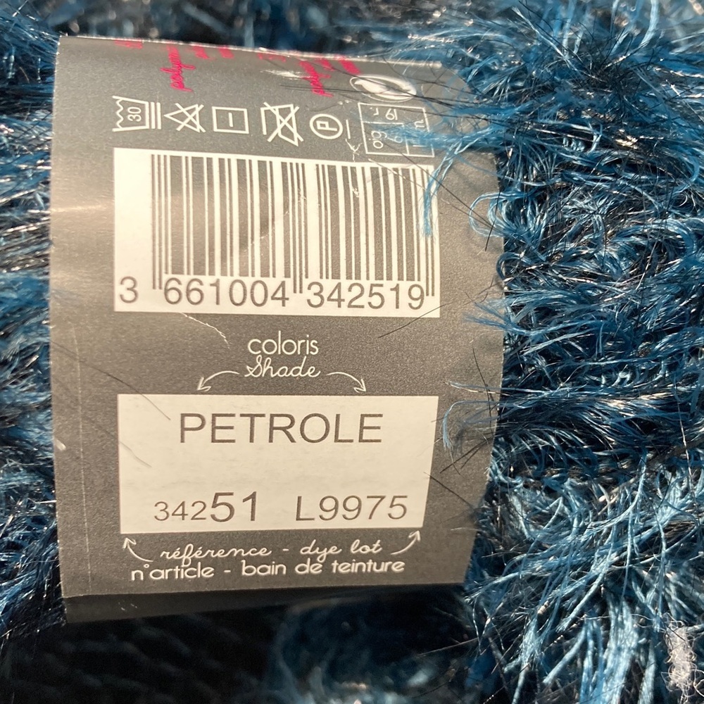 10 NWT Bergere de France Soft Faux Fur Yarn Color Petrole ALL‎ Lot L9975 - Picture 4 of 15